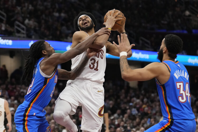 Cavaliers beat Thunder 129-122 to end OKC's 15-game winning streak in matchup of NBA's top teams